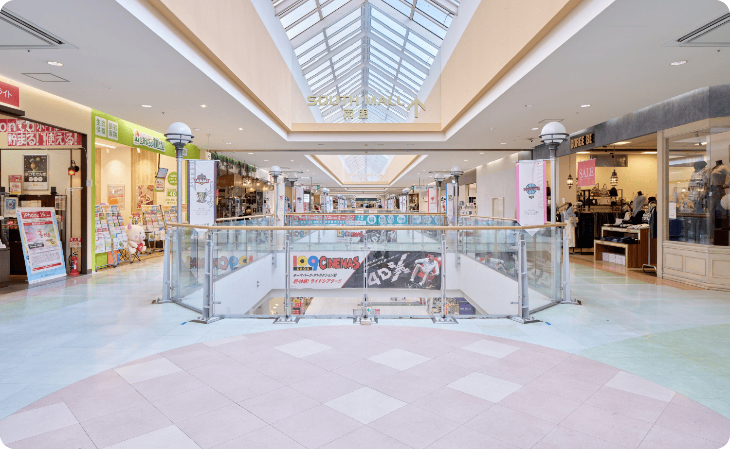 ❸ 北館2F アベイル前