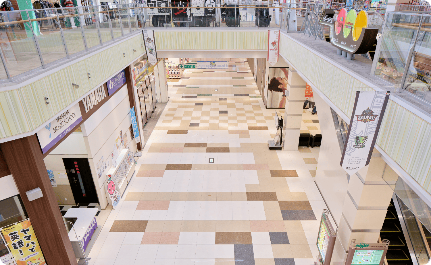 ❼ 南館1F 中央楽器前