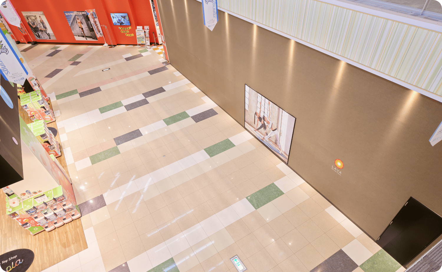 ❽ 南館1F LAVA前